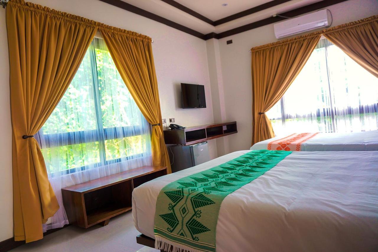 Veranda Hotel Paoay エクステリア 写真