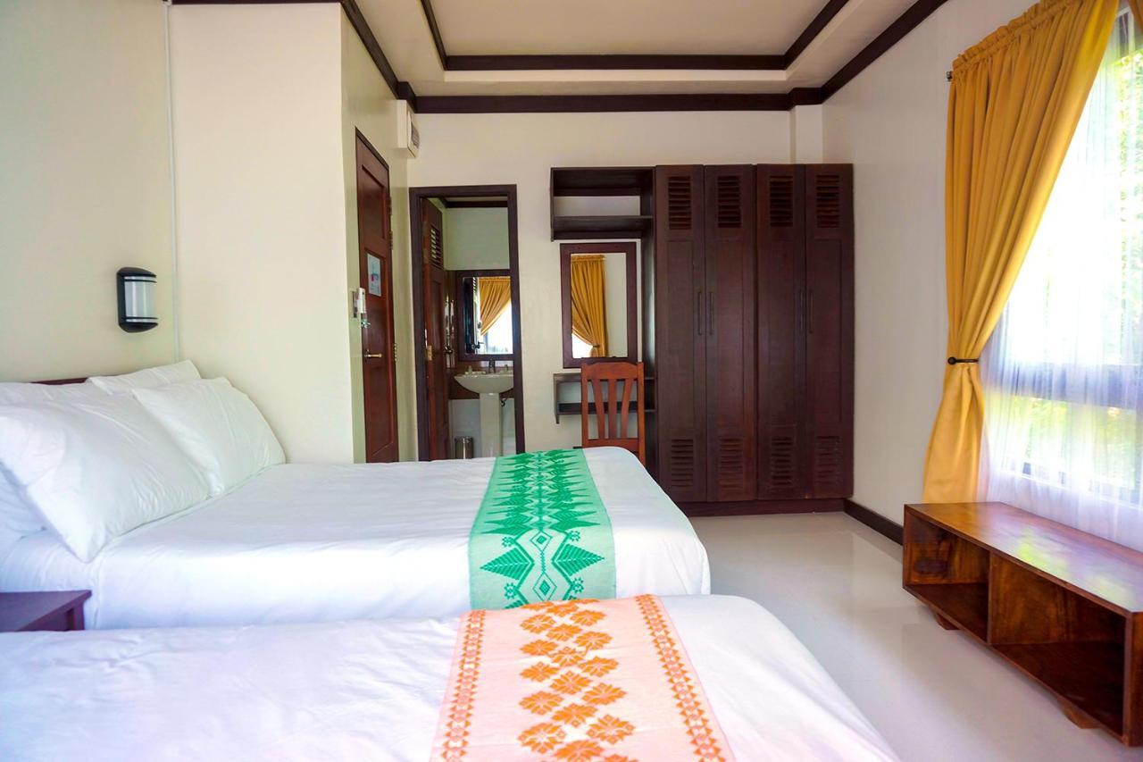 Veranda Hotel Paoay エクステリア 写真
