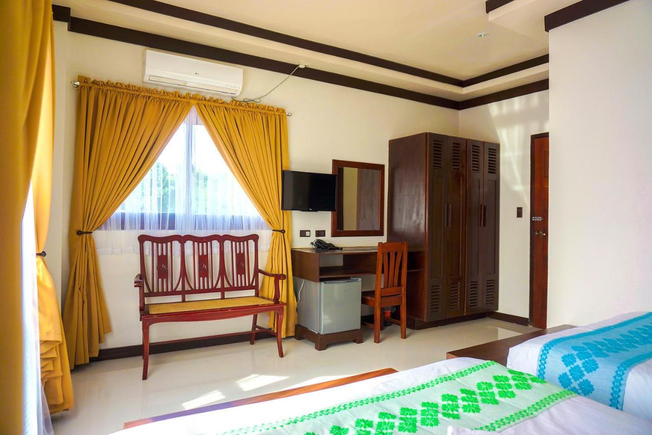 Veranda Hotel Paoay エクステリア 写真